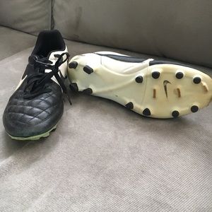 Nike Tempo Genuine Leather Soccer Cleats